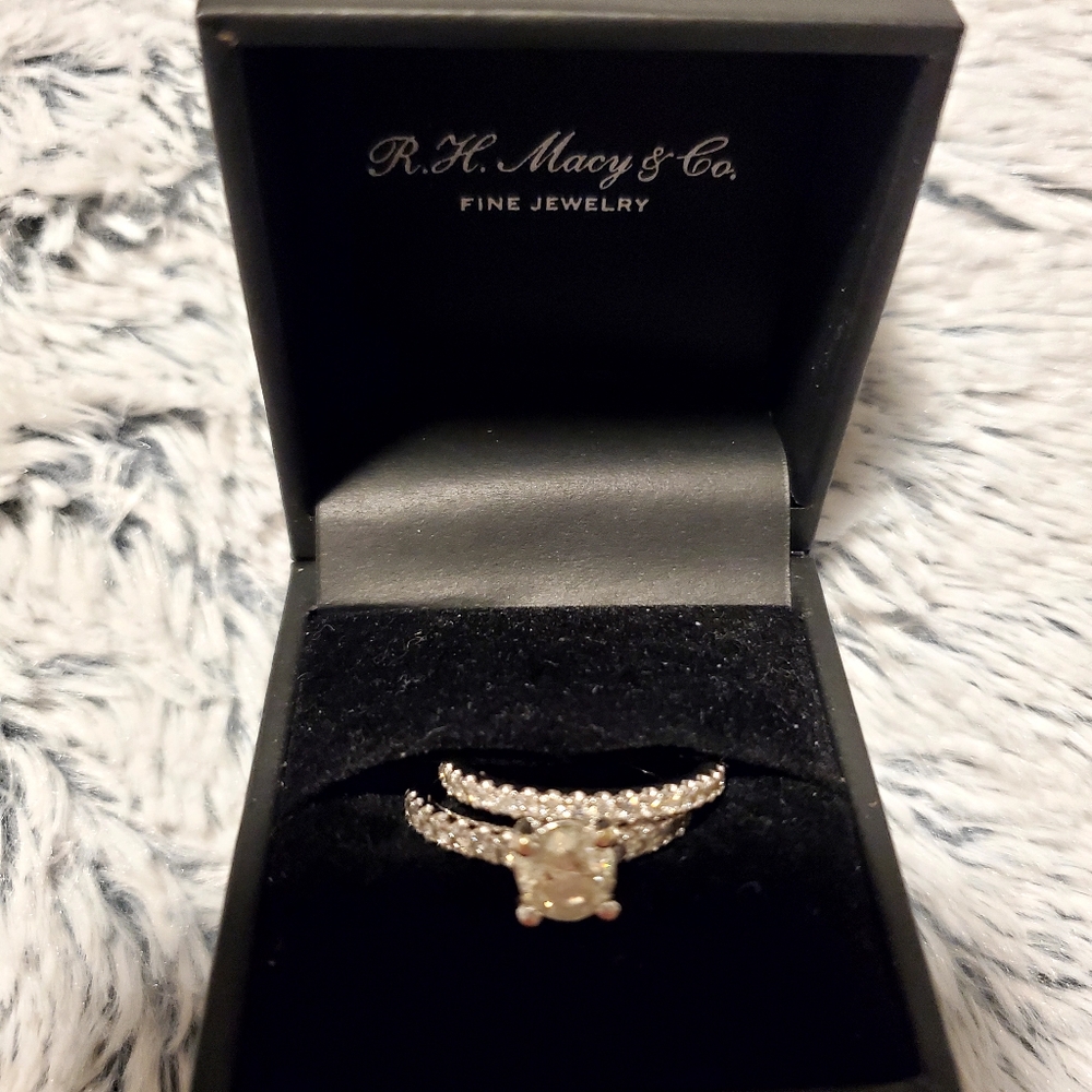 ENGAGEMENT 💍 & WEDDING RING SET - Picture 3 of 6